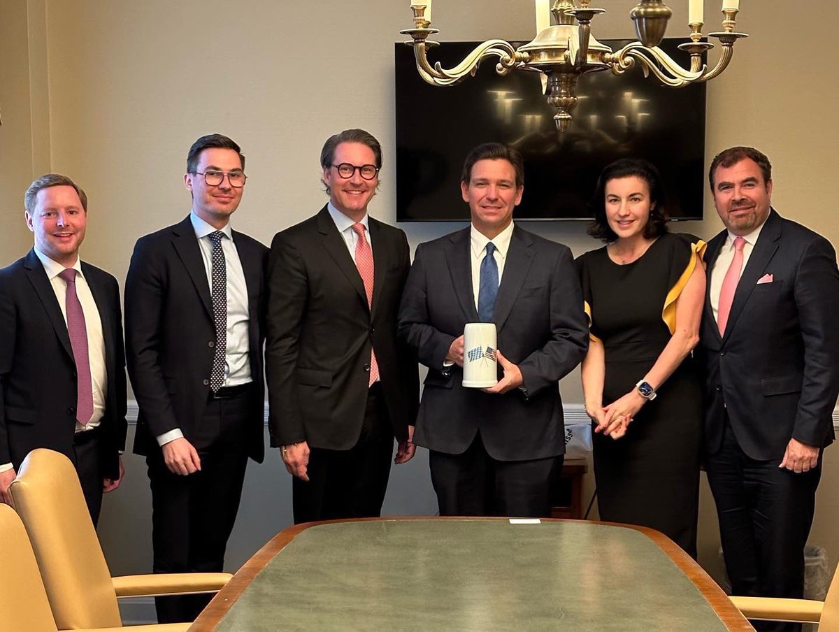 Ron DeSantis lässt Universitäten staatlich überwachen, will die Aufklärung über sexuelle Vielfalt an Schulen verbieten und hat ein sehr weitgehendes Abtreibungsverbot durchgesetzt. 

Interessant zu sehen, wo sich die <a href="/CSU/">CSU</a> ihre politische Inspiration holt.