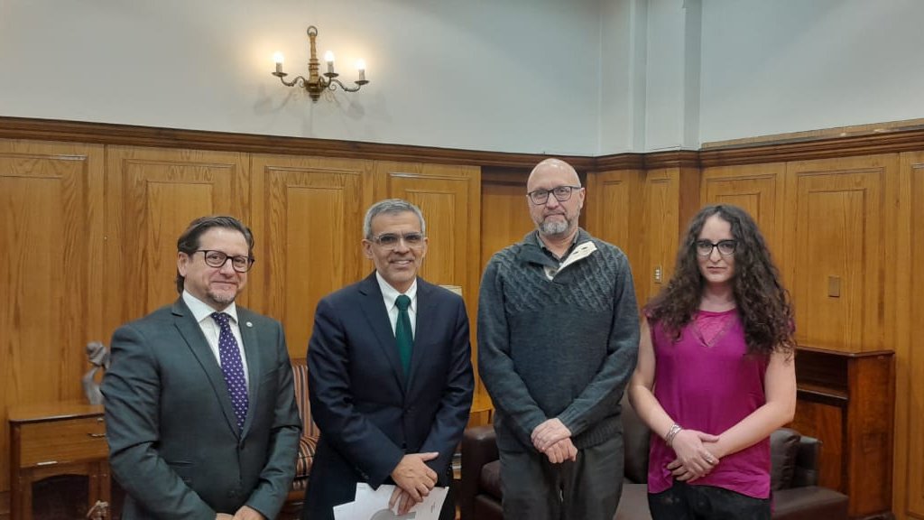 Avanzan gestiones para concretar la Comisión de Verdad, Justicia y Reparación comprometida por Gobierno de <a href="/GabrielBoric/">Gabriel Boric Font</a>. Nos reunimos con <a href="/LuisCorderoVega/">Luis Cordero Vega</a> en el <a href="/MinjuDDHH/">Ministerio de Justicia y Derechos Humanos</a> 
Una propuesta de las organizaciones de sobrevivientes y la academia. <a href="/fmaffio/">Dr. Maffio</a> <a href="/LuchaVenegas/">Lucha Venegas</a> <a href="/HelmutKramer/">Helmut Kramer Ángel</a>