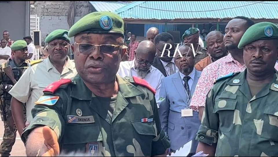 tsongo_elie's tweet photo. RDC: Ls @FARDC_off ont mis la main sur un réseau des criminels économiques opérant dans le s-kivu avec +22 kg d’or, 4 coffres forts non ouverts, 15 laptops et 4 phones, ds fours,balances, moules, 26, 120 kg d'or, et 400.000$, 6.0568.000 FC, 125.900 FrW, 4560 RUPIS et 1000 sh Oug. https://t.co/7ZcvzDBu70