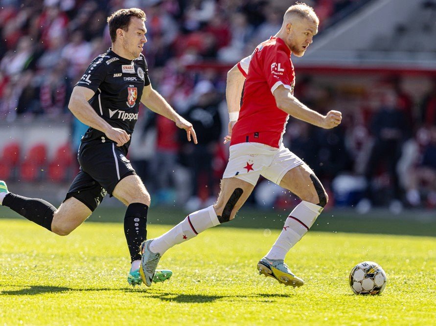 90_minut's tweet photo. ⚽️ xG @slaviaofficial - @FCHradec 1:1

@Wyscout 2.65 x 0.22
@InStatFootball 2.70 x 0.18    

#xG #SLAHKR 

📷 @fotomaly https://t.co/hMeYkXrb3q