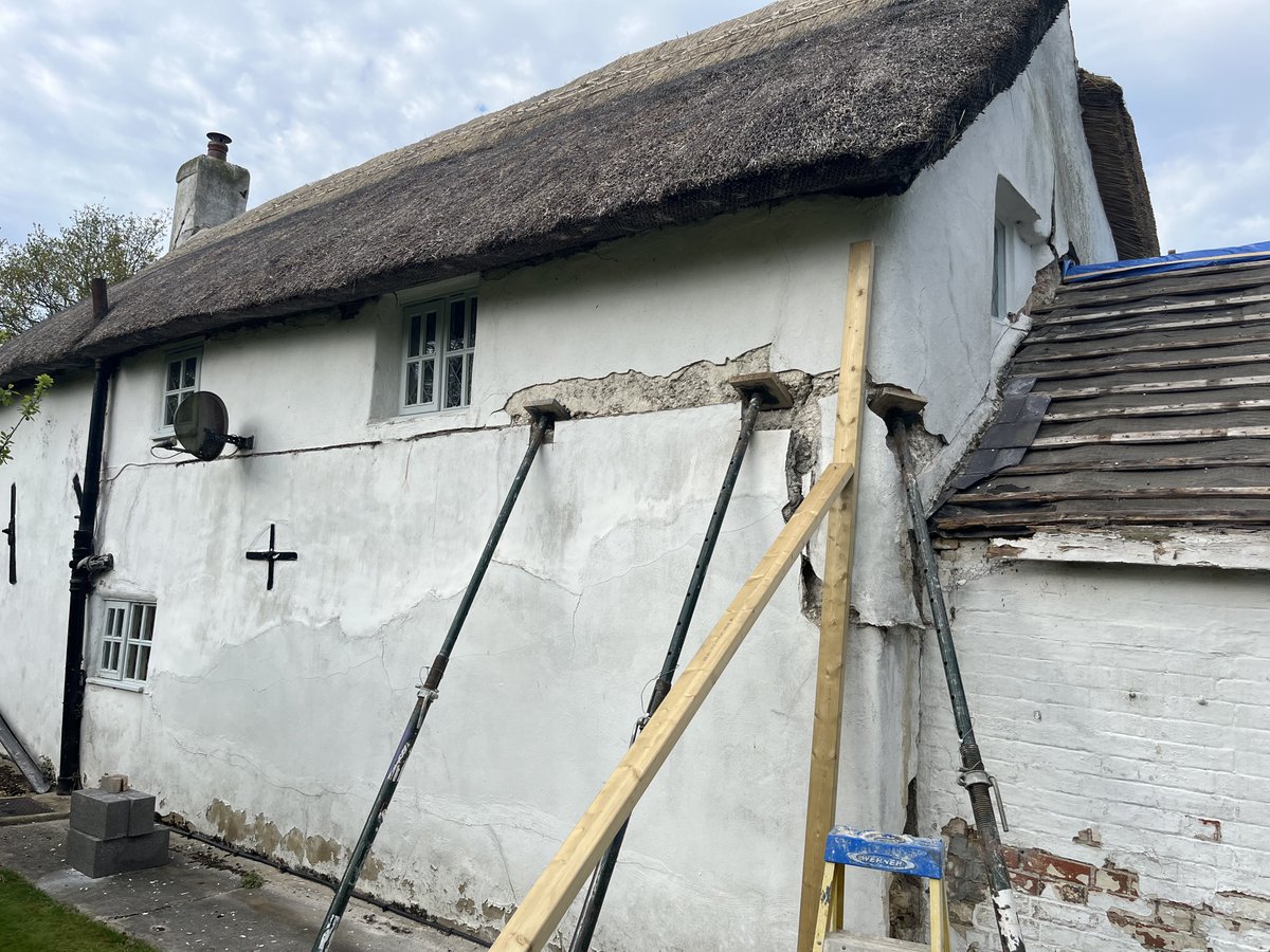 SellickCon's tweet photo. Cement tanking hasn’t done this Dorset cob cottage any favours! Quite a lot of remedial work to come…. #cob #limemortar #Dorset #hotlime #limestone #flint #oldwalls https://t.co/KFFNbsZYIE