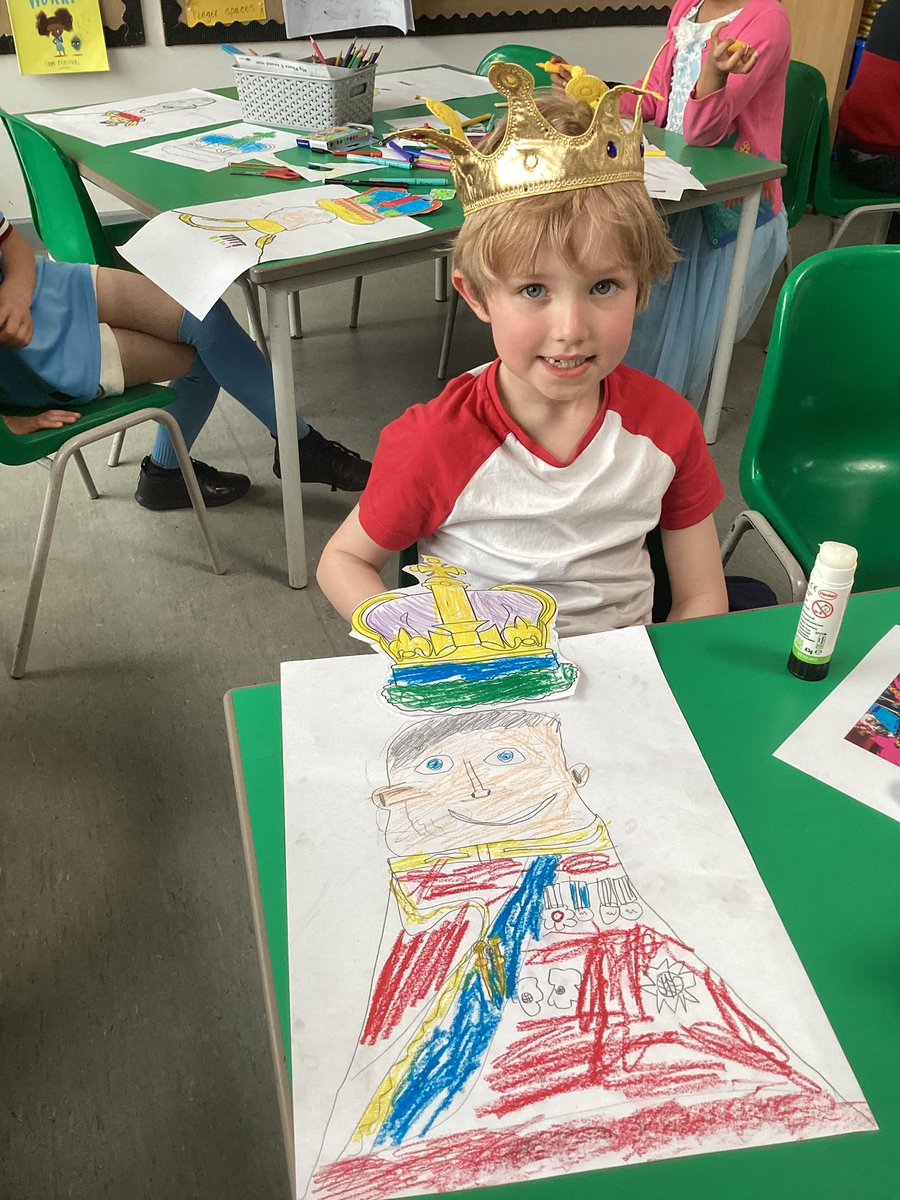 Year2TLTPA22's tweet photo. How good are these!? Using our portrait skills to create some mixed media portraits of our King for the upcoming coronation! @BrightFuturesET #ltpa https://t.co/RiTDAiHCzd