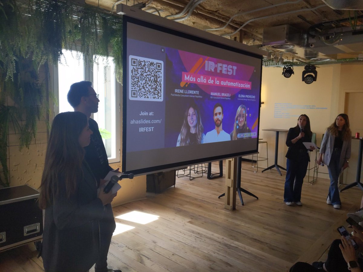 i_republica's tweet photo. ¡Esto se acaba! 😱
Presentamos nuestro estudio 🔝 sobre #festivales de música en #España con @eprovecho_, @ManuBraceli e Irene Llorente.
🎤 Presenta Rut Barquero
¡Allá vamos! 💫
#IRFest https://t.co/iCtwEVC05A