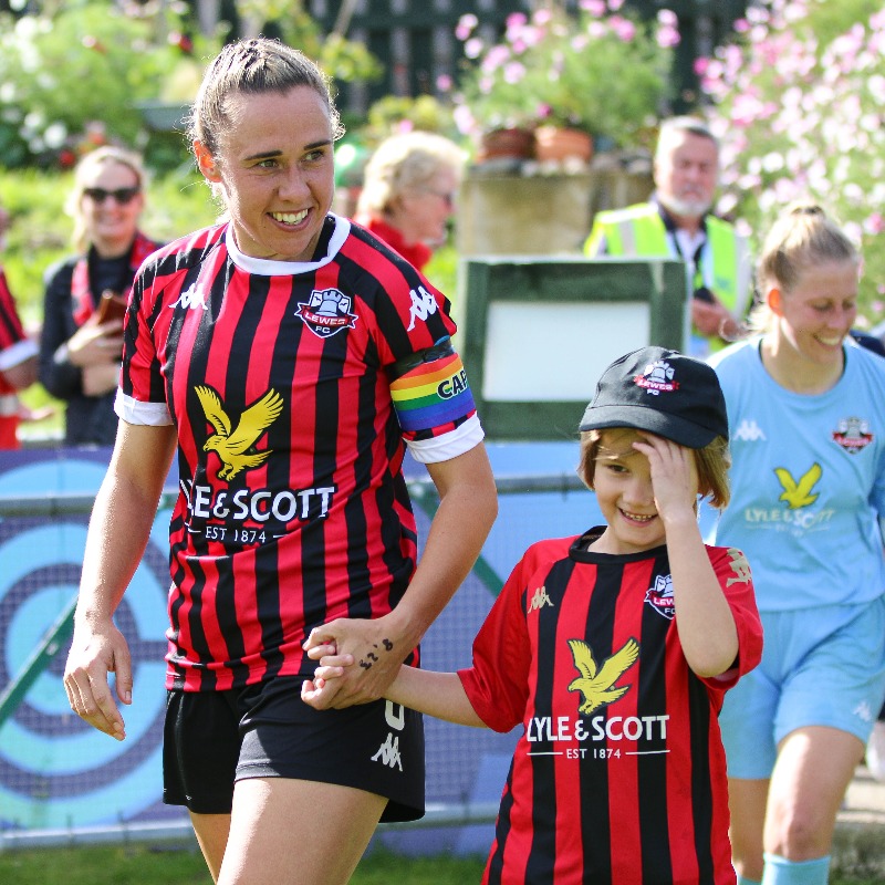 LewesFCWomen's tweet photo. 🙌 “𝗥𝗵𝗶𝗮𝗻 𝗵𝗮𝘀 𝗯𝗲𝗲𝗻 𝗮 𝗽𝗵𝗲𝗻𝗼𝗺𝗲𝗻𝗮𝗹 𝗰𝗮𝗽𝘁𝗮𝗶𝗻 𝗮𝗻𝗱 𝗹𝗲𝗮𝗱𝗲𝗿 𝗳𝗼𝗿 𝘁𝗵𝗲 𝗰𝗹𝘂𝗯."

Full story as @RhianCleverly enters the Lewes FC Hall of Fame...⤵️