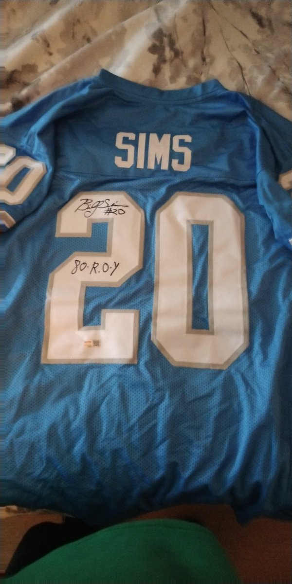 Just wanna say thank you so much to @PhCards  for the #billysims signed jersey they won. He also gave robbie a stack of our fav teams players , robbie was so pumped to have his very own Tom Brady card. Ill never forget this bro n congratz on the wedding. Much respect 💯