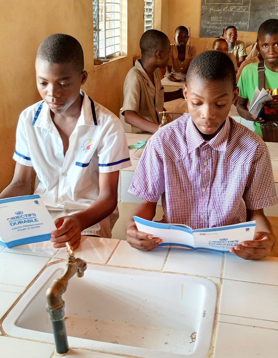 OloukoyiD's tweet photo. L'appropriation du Projet Incub'actrices par les bénéficiaires est en train de se formaliser de façon progressive. Nous vous embarquerons sous peu dans cette noble initiative de #APODD
Pour rappel, Incub'actrices vise l'inclusion numérique des filles et garçons de Ségbana. https://t.co/Z8pjV7221w