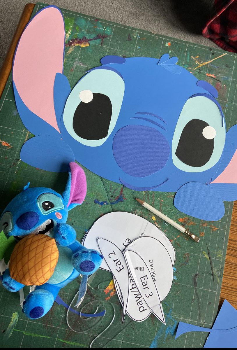 ladyandlu's tweet photo. Paper crafting for teacher appreciation week!! https://t.co/f0Bzorck1X