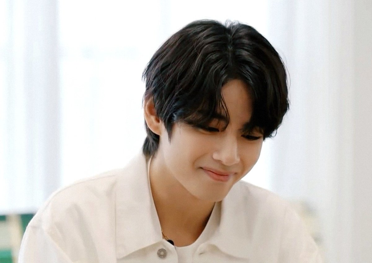 _nuna_V's tweet photo. 💜
ALL STAR INTERN V 
JINNYS KITCHEN DIRECTORS CUT
#TaehyungOnJinnysKitchen https://t.co/mvApnzA8Nh