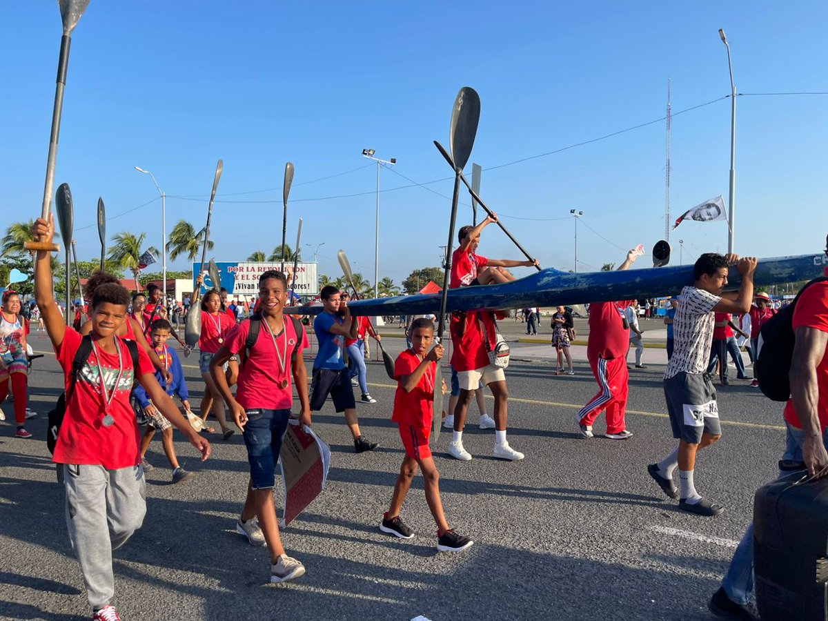 FeijooLeyva's tweet photo. Trabajadores de los sindicatos #Culura y #educacion presentes en la plaza de actos de #Cienfuegos ofreciendo #ALaPatriaManoYCorazón  #UnidosEnVictorias @BCuartero @PerlavisionTV @Eviezer2 @SolMayelin @IcrtCuba @alfonso_noya https://t.co/TolXaSdI6i