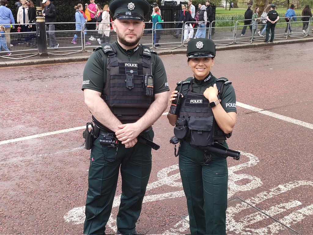 obbsie's tweet image. Made my day. Bumped into the PSNI contingent who are doing a great job interacting with the public.