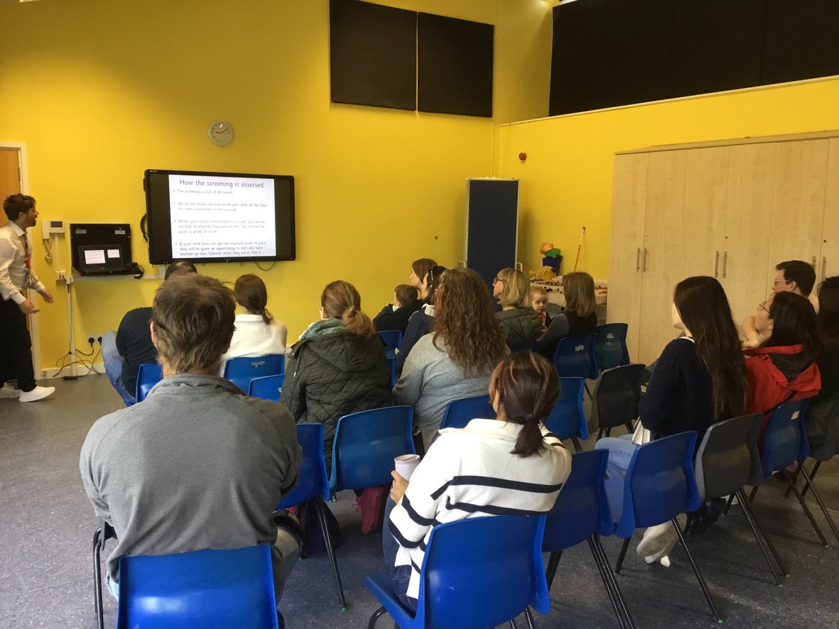 HatfeildPrimary's tweet photo. We had a great turnout for the Year 1 phonics workshop this morning #hatfeild #phonics https://t.co/krQlMxiNrd