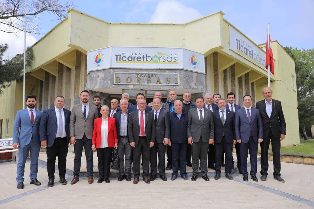 CHP, SP, GP, DP Edirne İl ve İlçe Başkanları, Belediye Başkanımız Recep Gürkan, Beğendik Belediye Başkanımız Muhammet Örnek ve CHP MV Adaylarımız ile birlikte Keşan Ticaret Borsası Başkanı Necmi Kaymaz ve YK üyelerini ziyaret ettik.  Nezaketleri için kendilerine teşekkür ederiz.