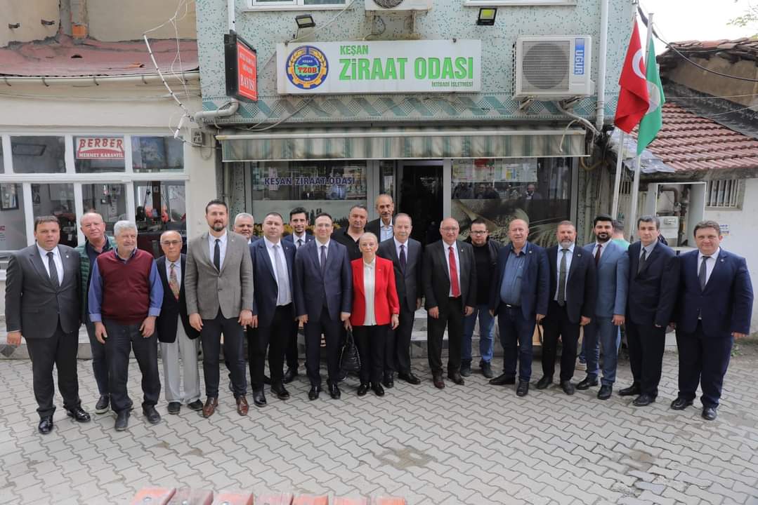 Keşan Ziraat Odası Başkanı Hasan Şen ve yönetim kurulu üyelerini ziyaret ettik.  Nezaketleri ve misafirperlikleri için kendilerine teşekkür ederiz. #Keşan 
#BirleşeBirleşeKazanacağız