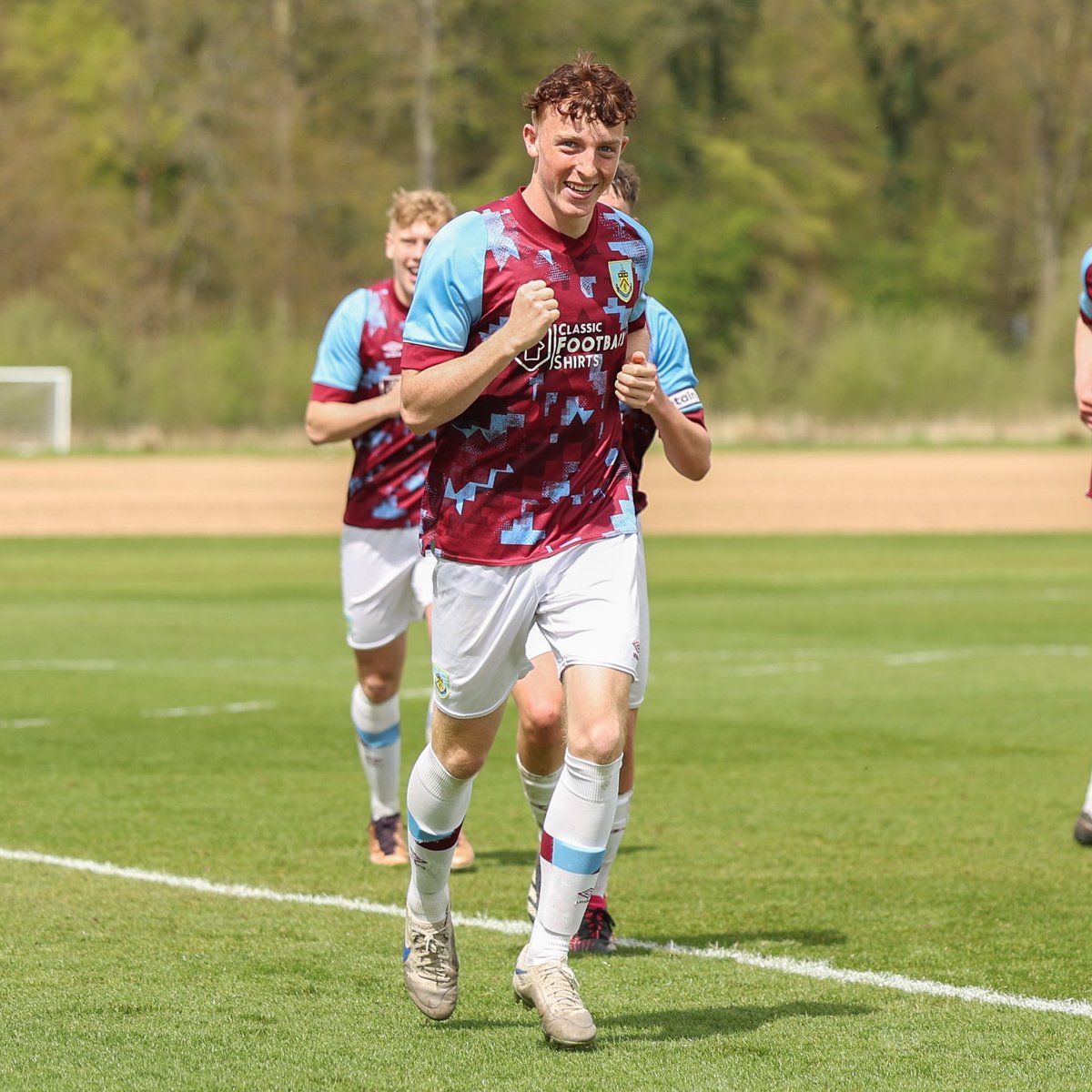 ClaretsAcademy's tweet photo. ๐๐๐ฏ
Three super strikes in this second half ๐
4-0
#BURBIR https://t.co/pbLrLFa0pt