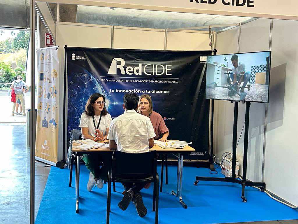 Red_CIDE's tweet photo. Nuestros compis de @fg_ull @camarasctfe y Turismo de Tenerife esta mañana en el stand de #RedCIDE en #ExpoForum ¿Te vienes? 5 y 6 de mayo. @recintoferialtf
https://t.co/VhaWbkRsZX
#estonoessolouneventodefotos
@CabildoTenerife
@agenciaiisi
@emprendeull https://t.co/ahkneQ9iK6