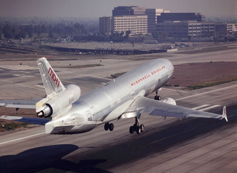 MaxK_J's tweet photo. More than three decades after it was the first of its kind to fly, FedEx has retired MD-11 ship 1. To mark the moment, here's an #MD11 fleet data crunch (pic: via MDC archive) #avgeeks https://t.co/vzz66V4b5c https://t.co/quFCaPStnG