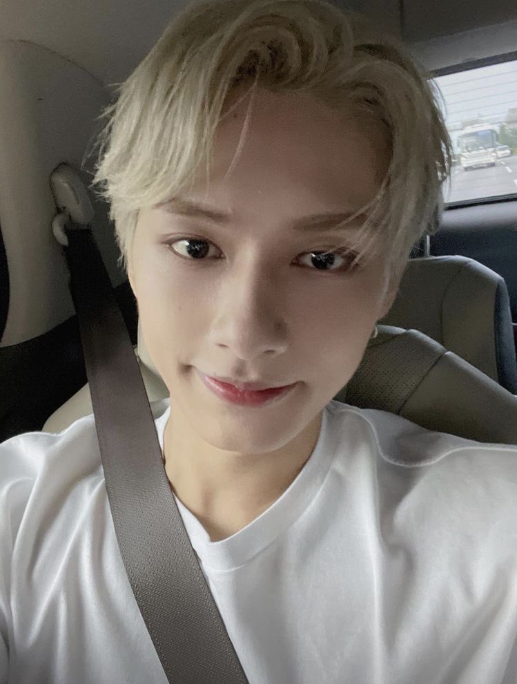 diesisyete's tweet photo. papa junhui x oc au ☀️

for his dearest sunny, jun cleared his work schedule just to be with her on their school’s family day. but little did he know that his visit would lead to an encounter that will rekindle the past. https://t.co/AEruP7qtCB