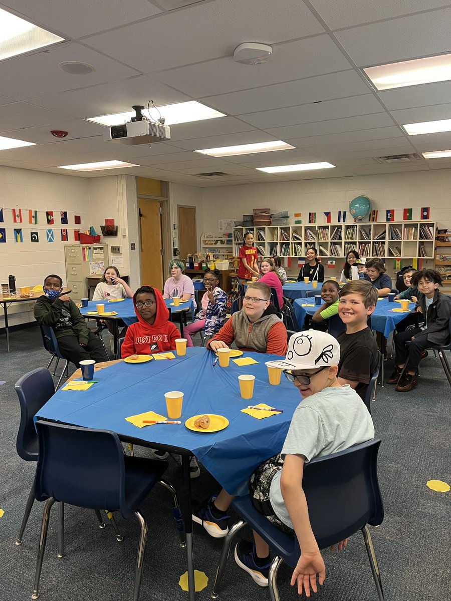 Celebrating a successful year with Diversity Council!@ClardyElemNKC <a href="/AndiEatinger/">Dr. Andrea Eatinger</a> <a href="/ElizGThompson/">Elizabeth Thompson</a>