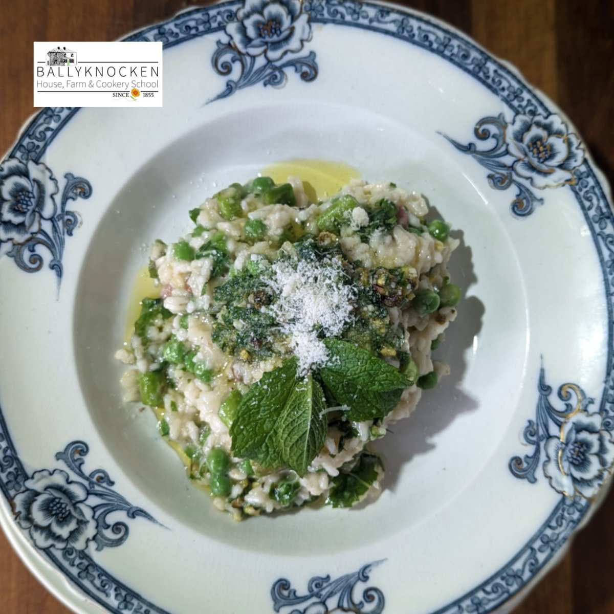 Cfulvio's tweet image. Fresh, flavourful, and full of goodness! Try this exquisite Pea, Asparagus and Mint Risotto with Pesto recipe, topped with our homemade Rocket and Pistachio Pesto! 👀 🌱 🍚 

@RTEToday @RTEfood 

#ballyknockencookeryschool #cookeryschool #health #healthyrecipes #healthybody