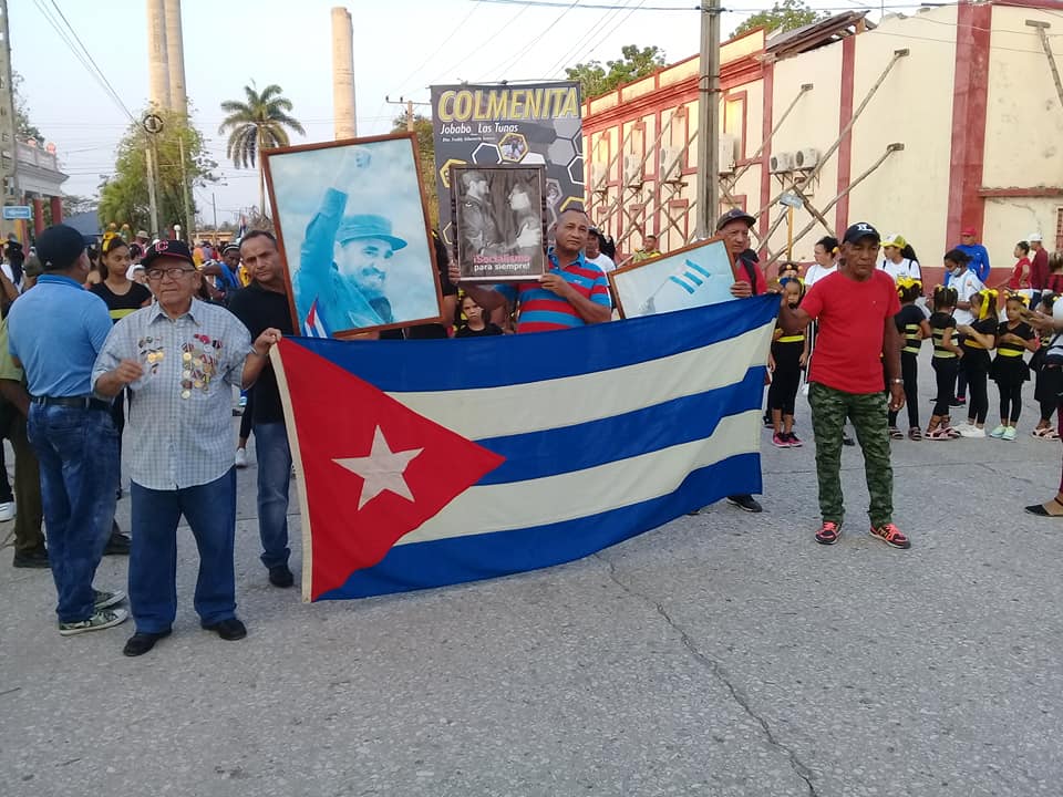 Se llenaron las calles de #Jobabo para ponerle #AlaPatriManosYCorazon y los educadores imponen el ritmo una vez más con su ejemplo y perseveran enalteciendo  la #Revolución Vivan los trabajadores  #CubaMined #VamosPorMas