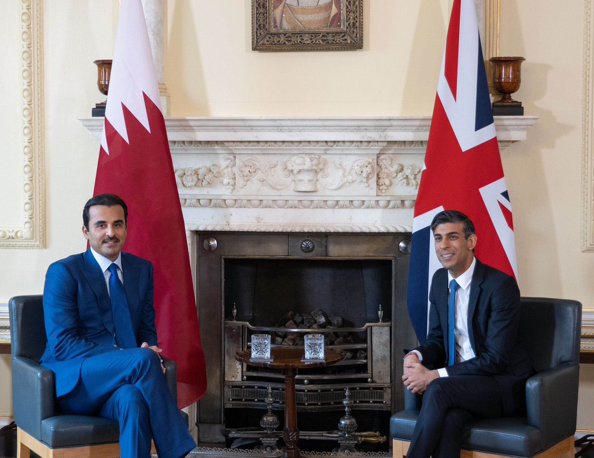 QatarEmbassy_UK's tweet photo. His Highness the Amir, Sheikh Tamim bin Hamad Al-Thani met with Prime Minister @RishiSunak during an official visit to United Kingdom. The meeting offered an opportunity to discuss the strategic and bilateral relations between the two nations. 
#QatarUK 🇶🇦🇬🇧 https://t.co/LeJgjbXj4G