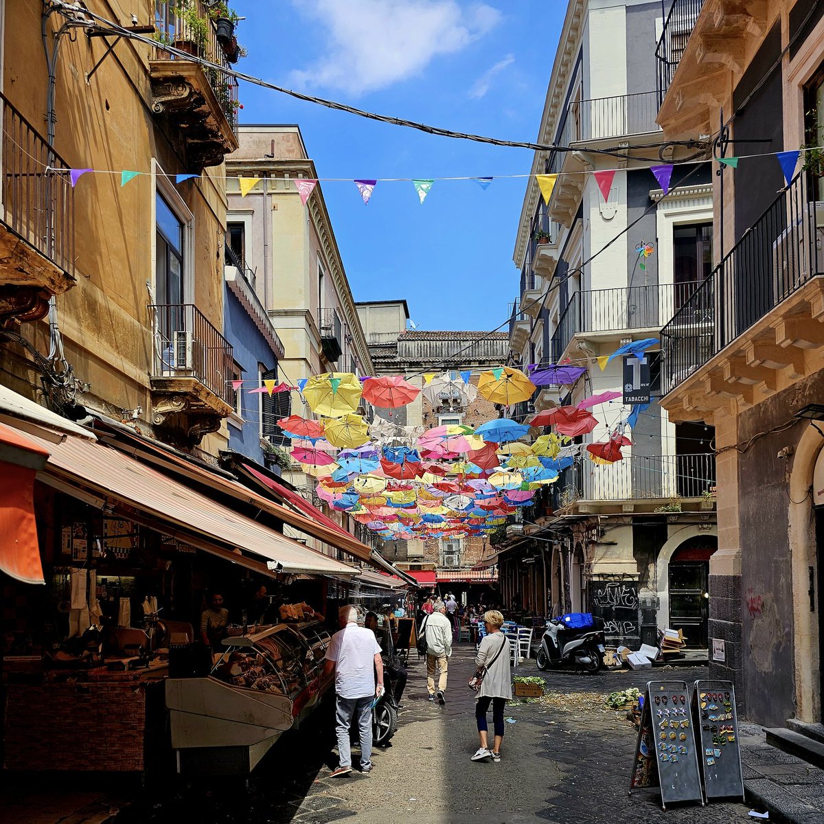 OzBigdownunder's tweet photo. Catania, Sicily ☂️ https://t.co/wPEnB3xQ4k