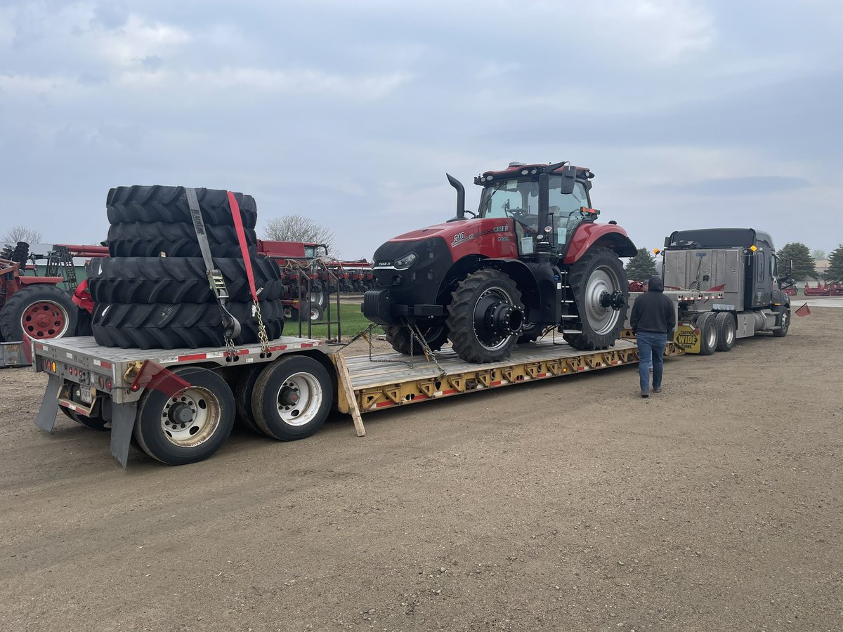 TC_Implement's tweet image. Always a good day when starts with delivery of a new tractor #caseih