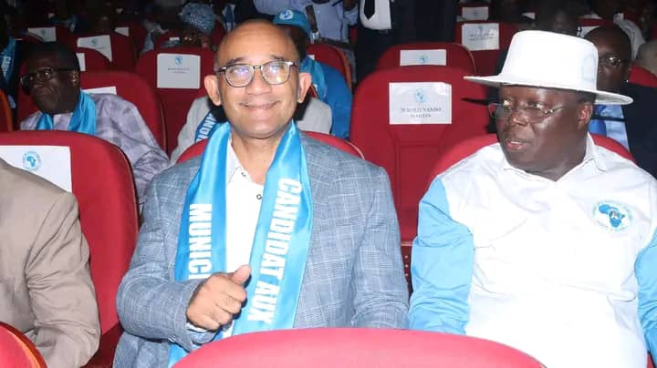 Actuellement au Palais de la Culture où le Président Laurent Gbagbo reçoit les candidats du PPA CI aux futures élections municipales et régionales de cette année.