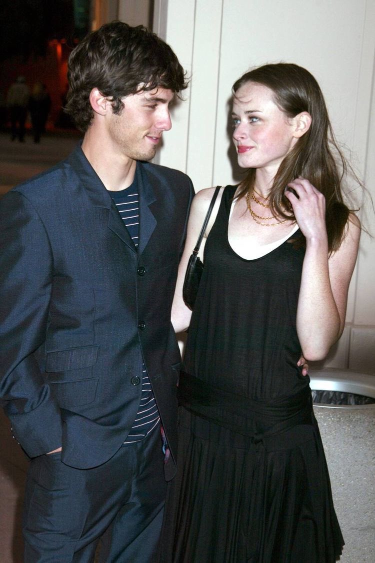 thinkergilmore's tweet photo. alexis bledel and milo ventimiglia https://t.co/v1CHavQeqk