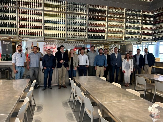 Joves Economistes (@jeconomistes) on Twitter photo 🍻Avui hem visitat les instal·lacions de la Fàbrica d'<a href="/EstrellaDammCat/">Estrella Damm Cat</a> al Prat de Llobregat, on hem pogut descobrir de primera mà la història i l'experiència de creixement de #Damm. També hem gaudit d'un extraordinari tast de cerveses. Gràcies per l'experiència! 🍻Avui hem visitat les instal·lacions de la Fàbrica d'<a href="/EstrellaDammCat/">Estrella Damm Cat</a> al Prat de Llobregat, on hem pogut descobrir de primera mà la història i l'experiència de creixement de #Damm. També hem gaudit d'un extraordinari tast de cerveses. Gràcies per l'experiència!