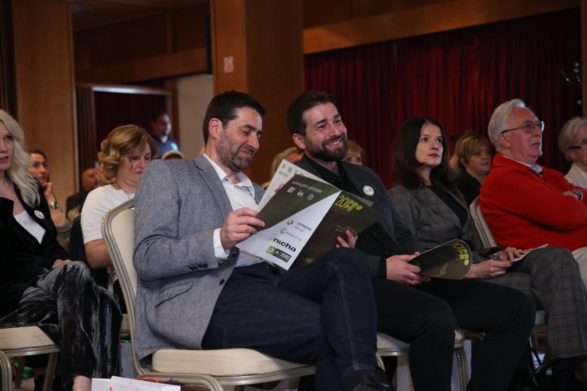 Press_Clipping's tweet image. Pod programskim geslom 📷 &quot;Zeleni odnosi z javnostmi, zelena odgovornost&quot; se je v hotelu Jezero na  Plitviških jezerih začela tridnevna mednarodna konferenca  PRO PR o odnosih z  javnostmi. 
#networkinginmotion #PROPR #pressclipping #PR