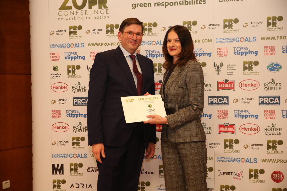 Press_Clipping's tweet image. Pod programskim geslom 📷 &quot;Zeleni odnosi z javnostmi, zelena odgovornost&quot; se je v hotelu Jezero na  Plitviških jezerih začela tridnevna mednarodna konferenca  PRO PR o odnosih z  javnostmi. 
#networkinginmotion #PROPR #pressclipping #PR