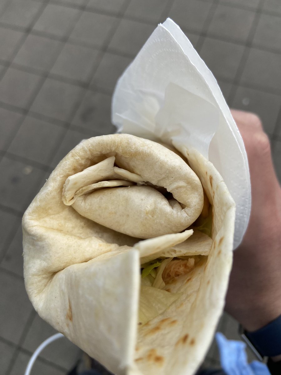 kkmmnnee's tweet photo. 焼きサケのラップサンド
グルルが良い香りすぎるんだ…！
#GermanyWeek https://t.co/WBfYZITiWd