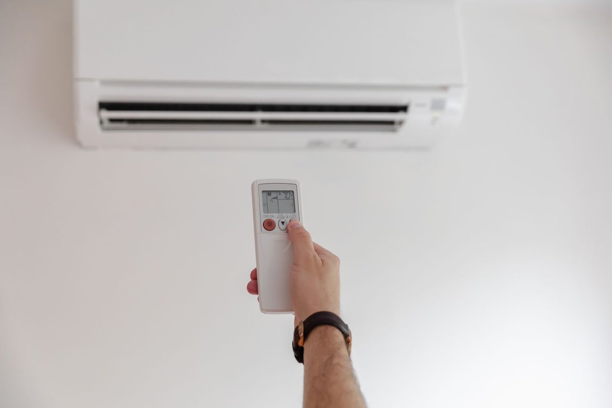AirconServices's tweet photo. How about a free #airconditioning survey for your home? Go on treat yourself! Call us on 0800 998 9135 https://t.co/eHyp0QvZ6L