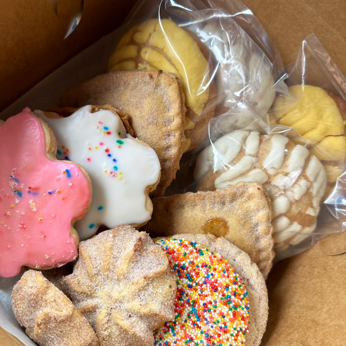 I will forever and always be obsessed with City Bakery. You’re missing out if you’ve never had their pan dulce. 

🇲🇽🎊Happy Cinco de Mayo🎊 🇲🇽