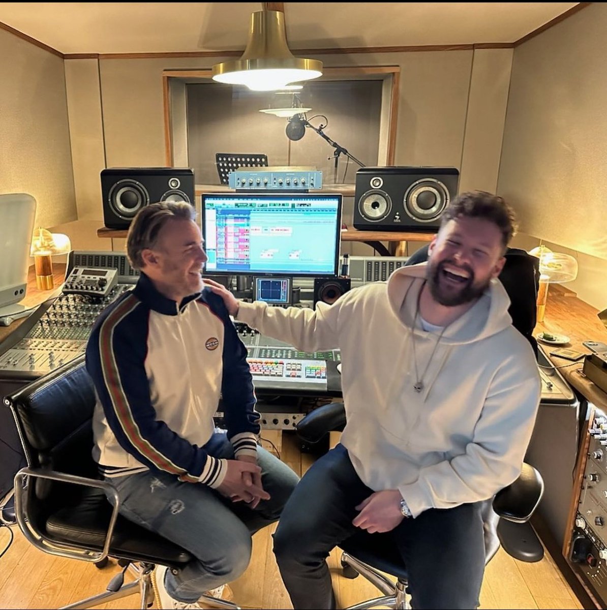 TakeThatFanBase's tweet photo. #GreatestDay #outnow #rework @GaryBarlow #music #link #CalumS
https://t.co/JPD57osDiV
https://t.co/p1Po5D8WSv & #IG(-story) https://t.co/2uqPTGdi52