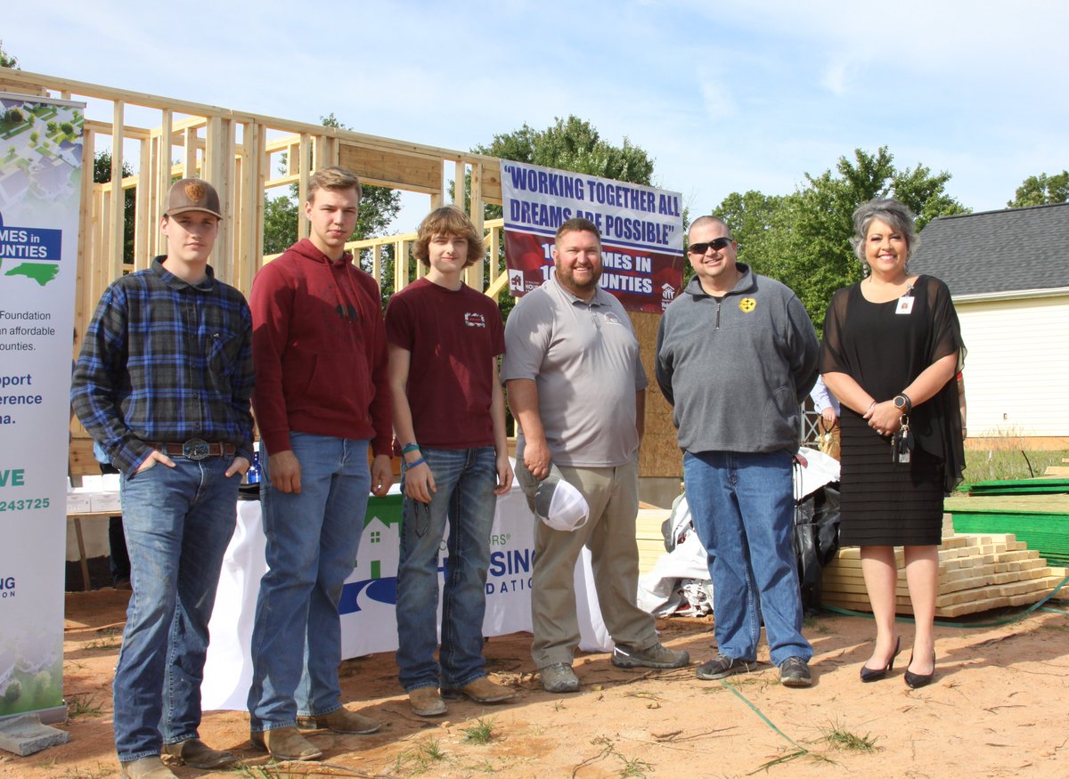 AC_Schools's tweet photo. Alexander Central HS students celebrated a groundbreaking today on a Habitat House. While the work has been happening for several weeks now, the group marked the day with the potential homeowner and the NC Realtors Foundation. The foundation gave $125,000 for a full-house build. https://t.co/o1hiFt2vhR