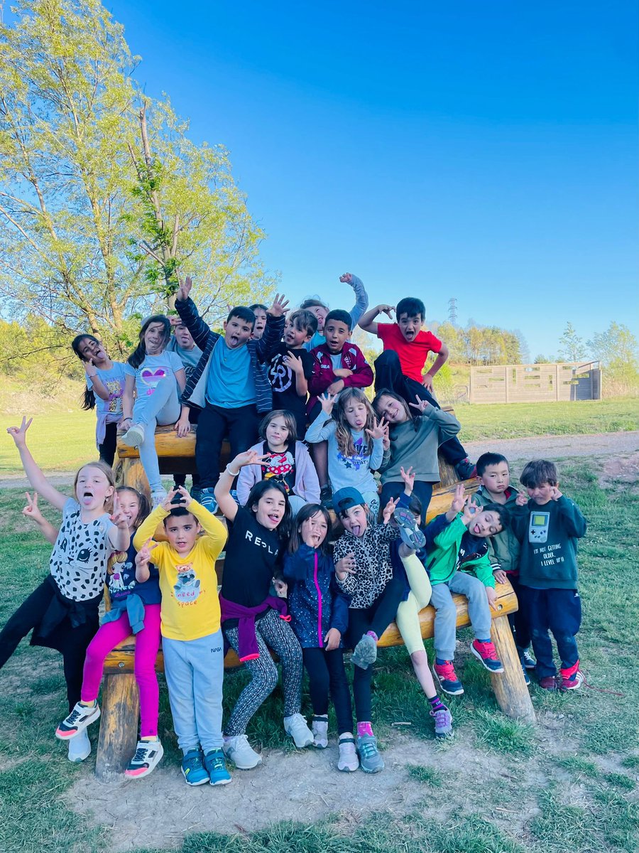 vedrunasallent's tweet photo. Els nens i nenes del primer cicle van gaudir d'unes colònies a @eljounature on han pogut dur a terme activitats de paleontologia i d'un circuït de xarxes entre arbres. 
#vedrunasallent #escolavedruna #emocions #divertiment #convivència #natura #escolapropera #intensament https://t.co/O0RjlDvWIM