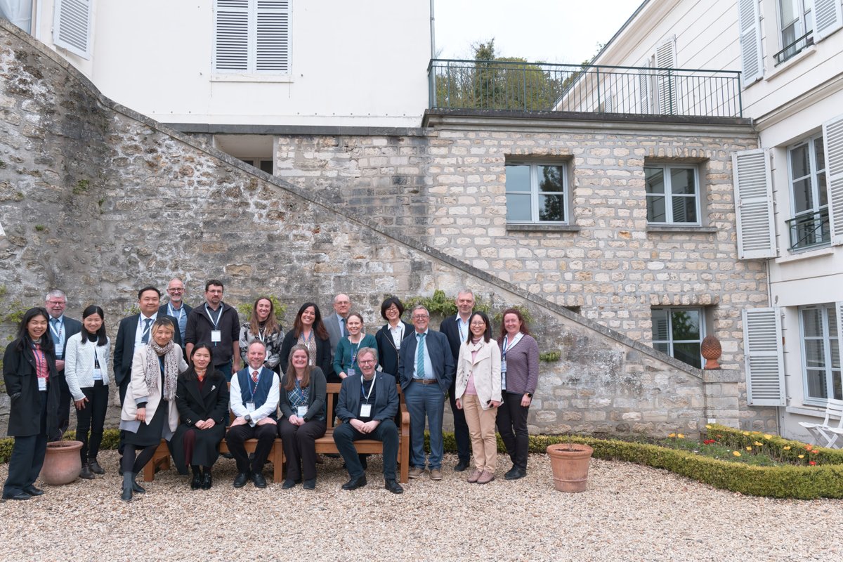 NML_ChemBioGC's tweet photo. Back at the BIPM!
"The Nucleic Acid Analysis Working Group discussed   DNA testing to detect food adulteration, cancer genomic testing and COVID-19 diagnostics. There was a real buzz in the room that we did not get online."- Jim Huggett, NAWG chair and Science Fellow, NML at LGC. https://t.co/i5xNrwXIMS
