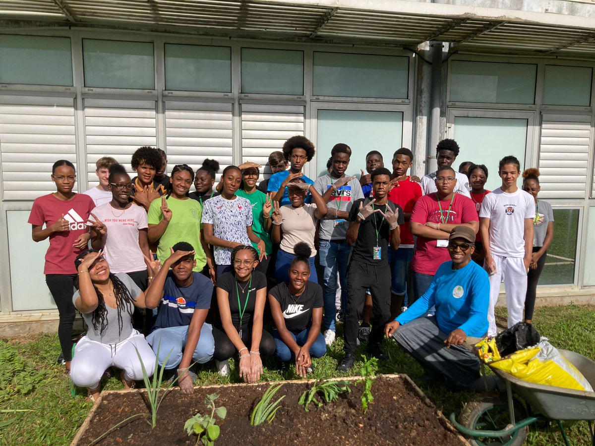 Le 26 avril 2023 a eu lieu la seconde édition de la matinée de l'Economie Sociale et Solidaire au LGT des Droits de l'Homme. Cette année, le thème était "Vivre Autrement". Une belle façon d'éduquer nos lycéens au Développement durable.