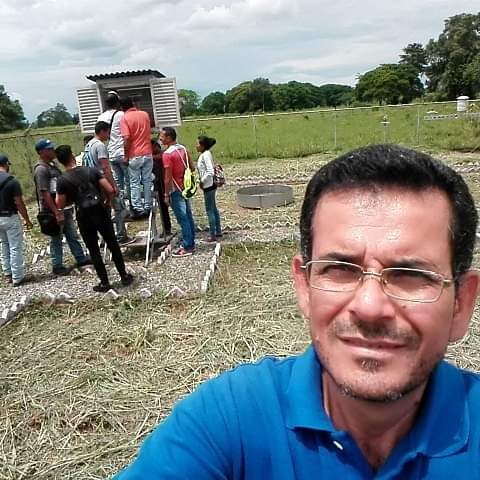 JuanVergaraL's tweet photo. #tbf de hace 6 años en la Estación Local #elguayabo atendiendo estudiantes de UNESUR #santabarbaradelzulia https://t.co/1N6fc6LiUE