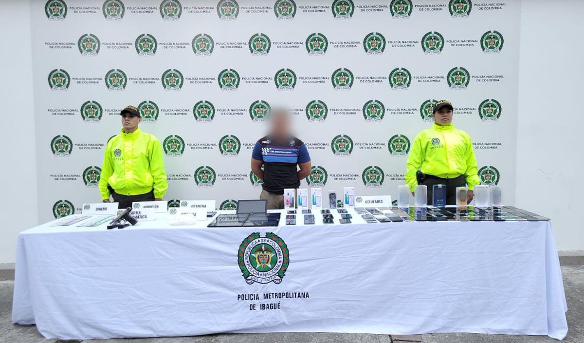 origennoticiasc's tweet image. #judicial | En el #operativo fueron realizadas dos diligencias de #allanamiento una en el barrio Gaitán y la otra en el centro de #Ibagué, donde lograron incautar un #armadefuego tipo #traumática, 7 #tablet, 145 #celulares, alrededor de 1.600 dosis de #Cocaina.