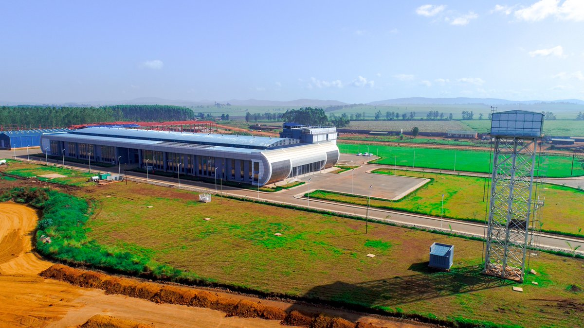 KiiraMotors's tweet photo. Home of #ElectricVehicles Made in Uganda.

Read about Africa's First built all-electric city bus the #KayoolaEVS.

Click; https://t.co/jp6vAgJVf3 https://t.co/uqTKB6H7Um