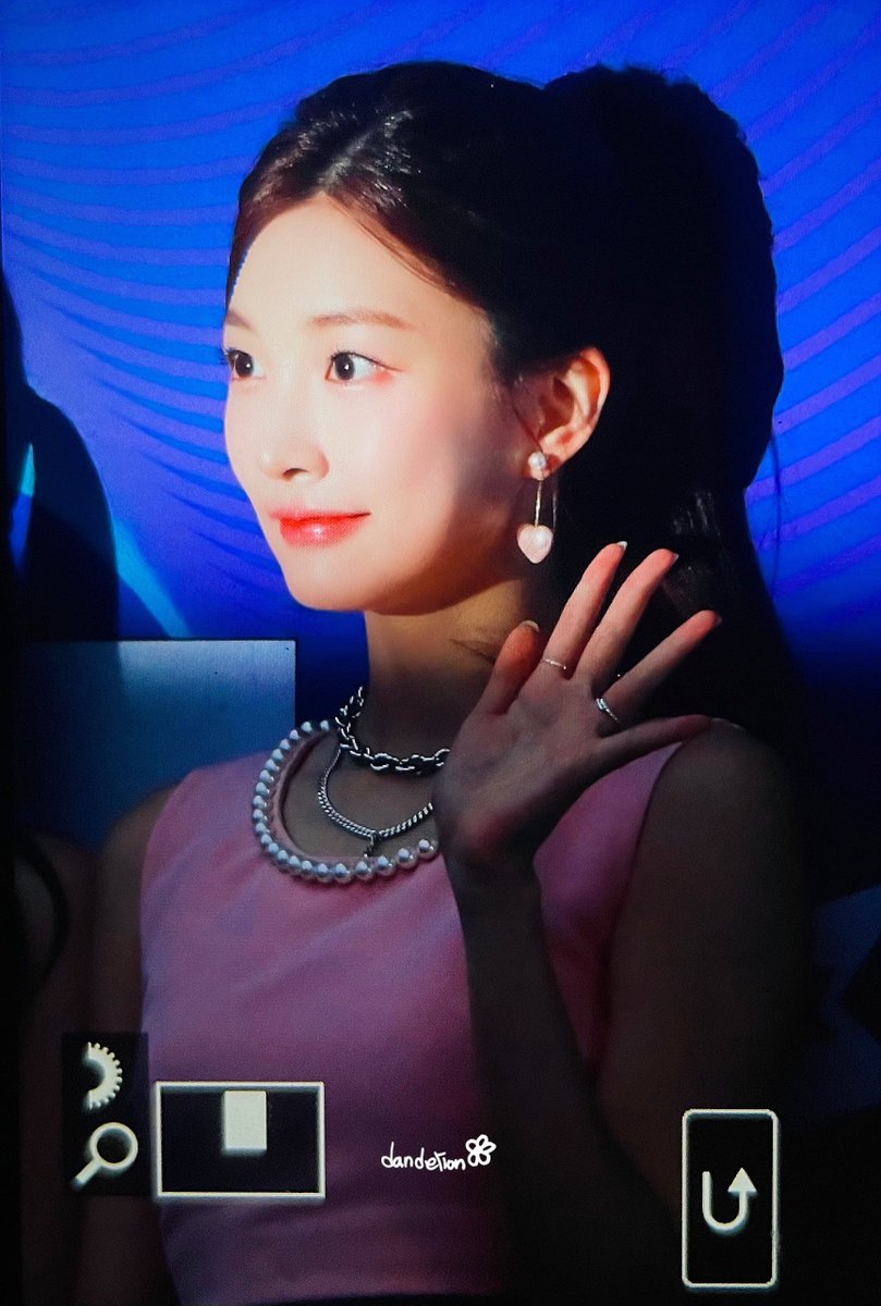 dandelion_812's tweet photo. 230505 민서💘
#우아 #민서 #wooah #minseo https://t.co/gS4auWOP6l