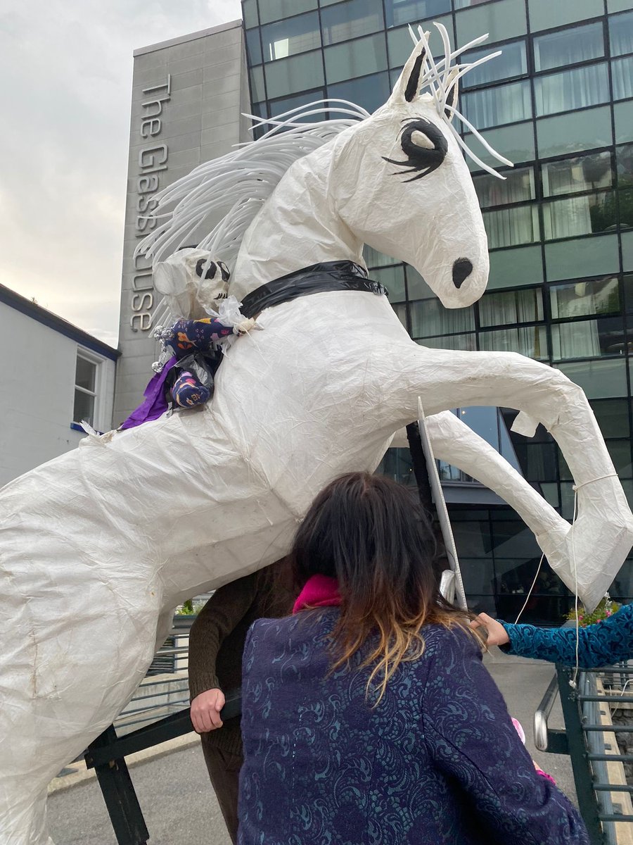 Jamiecm81's tweet photo. A great turnout in #Sligo yesterday from @TreasureLeitrim and others to let Minister Eamon Ryan know that gold-mining and prospecting will continue to be resisted in our communities.Thanks @creevylea for pics. #BanGoldMining #Leitrim https://t.co/sx9EEM1LYP