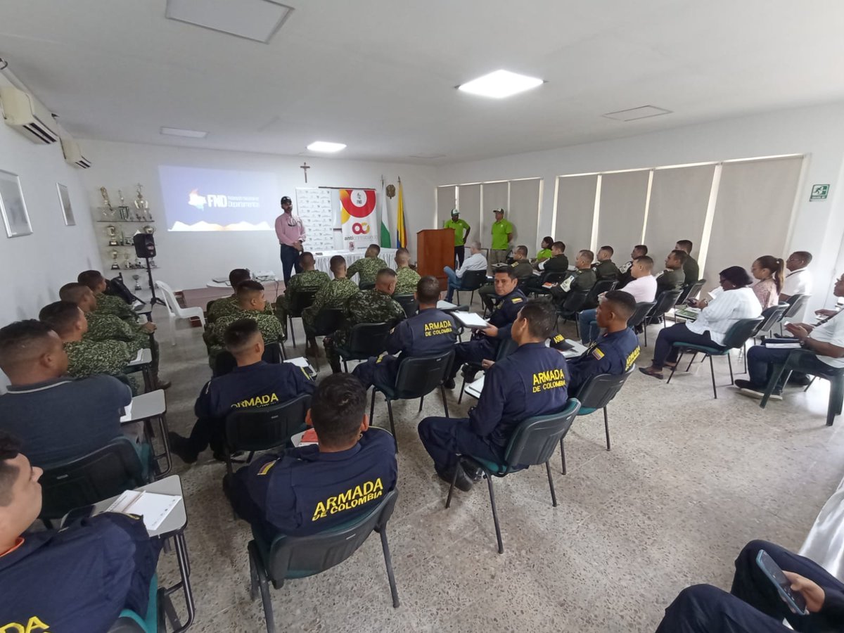 FNDCol's tweet photo. En Turbo #Antioquia, se realizaron mesas de trabajo junto a aliados estratégicos del #ProgramaAnticontrabando de la @FNDCol con el fin de intercambiar buenas prácticas y fortalecer la lucha #TodosContraElContrabando https://t.co/wKVds3zqVN