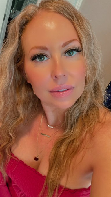 Heads up ! I&rsquo;ll be on cam tonight (solo) from roughly 6-9pm cst on https://t.co/HhbHl9K6BY https://t<a href="/tag/mvsales"class="tags"><span>#mvsales</span></a>