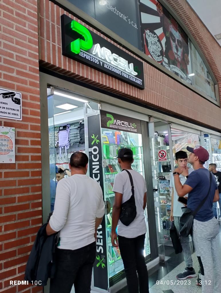 SusanaP35077853's tweet photo. 🛑Atención‼️
👀💀La tienda PARCELL en el C.C City Market Boulevar de Sabana Grande P.B, está estafando a las personas, venden teléfonos celulares dañados, luego no asumen la garantía. Te dicen que su técnico lo va a reparar. 
COMPARTE ESTA INFORMACIÓN!!

📲 NO TE DEJES ESTAFAR.🖐 https://t.co/xdV2sVzuTb
