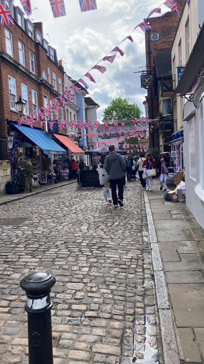 ToursInt's tweet photo. Guests on our sell-out #Coronation tour have been enjoying Windsor today, as excitement builds for the big day...#CoronationWeekend https://t.co/vYkWSaksEQ