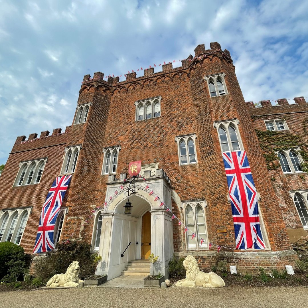 HertfordTC's tweet photo. @hertfordcastle looking Coronation ready 👑 Join us from 12pm on Sunday 7th May, for a day of celebrations to mark the Coronation of King Charles III. The weather looking is hopeful 🙏 For more info, please visit https://t.co/1EyKsPqurB.

#kingscoronation #whatsoninhertford https://t.co/Zoe909REsV